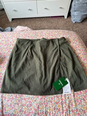 HALARA Olive Ribbed Pull-On Skirt